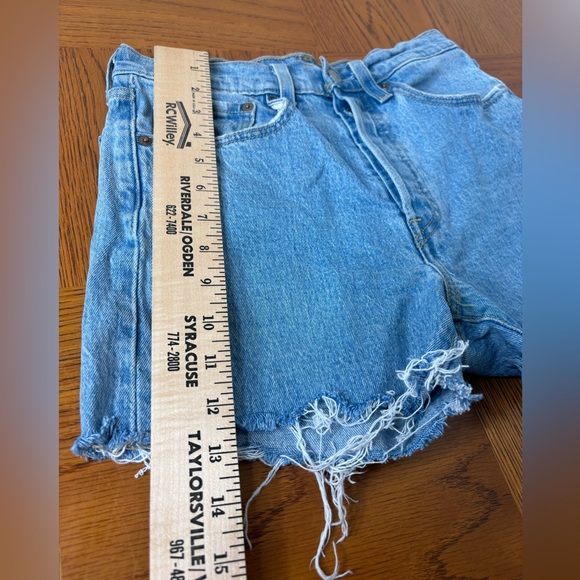 EUC 501 Levis shorts button fly Sz W26 - Picture 3 of 12